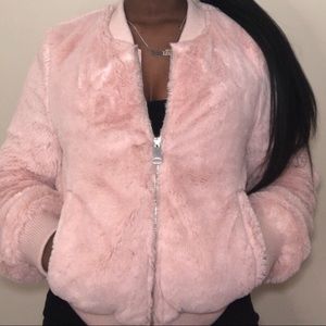 Beautiful, baby pink, fuzzy bomber jacket!💞